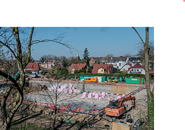 Neubau mit Sporthalle, Klassenräumen und Fachräumen