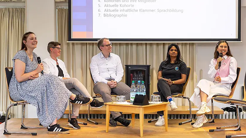 Herr Ternieten bei der Podiumsdiskussion im LIS